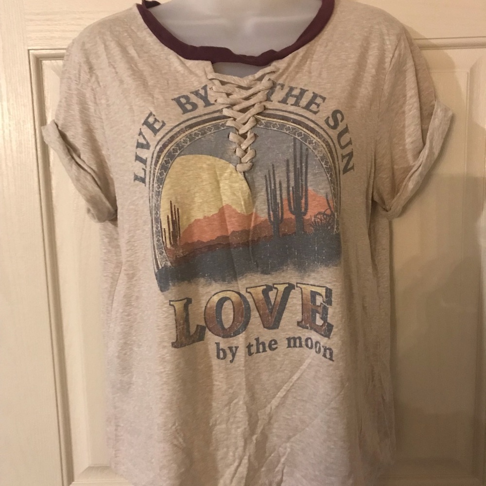 Juniors graffic Tee